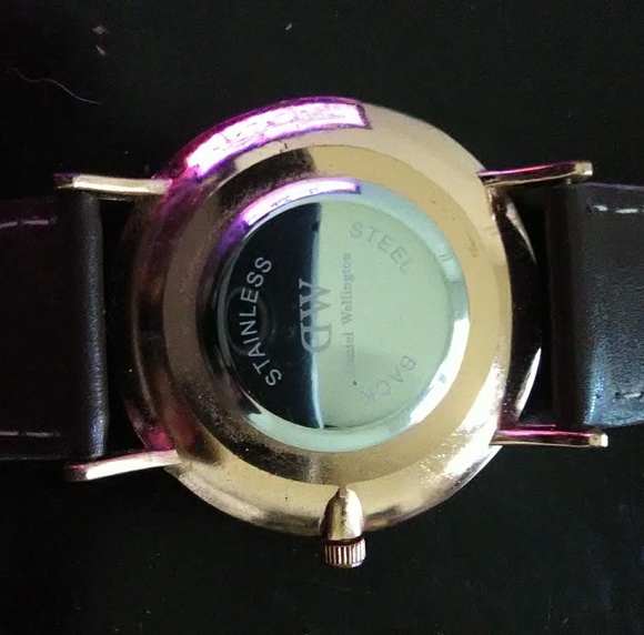 DW Daniel Wellington gold brown watch
